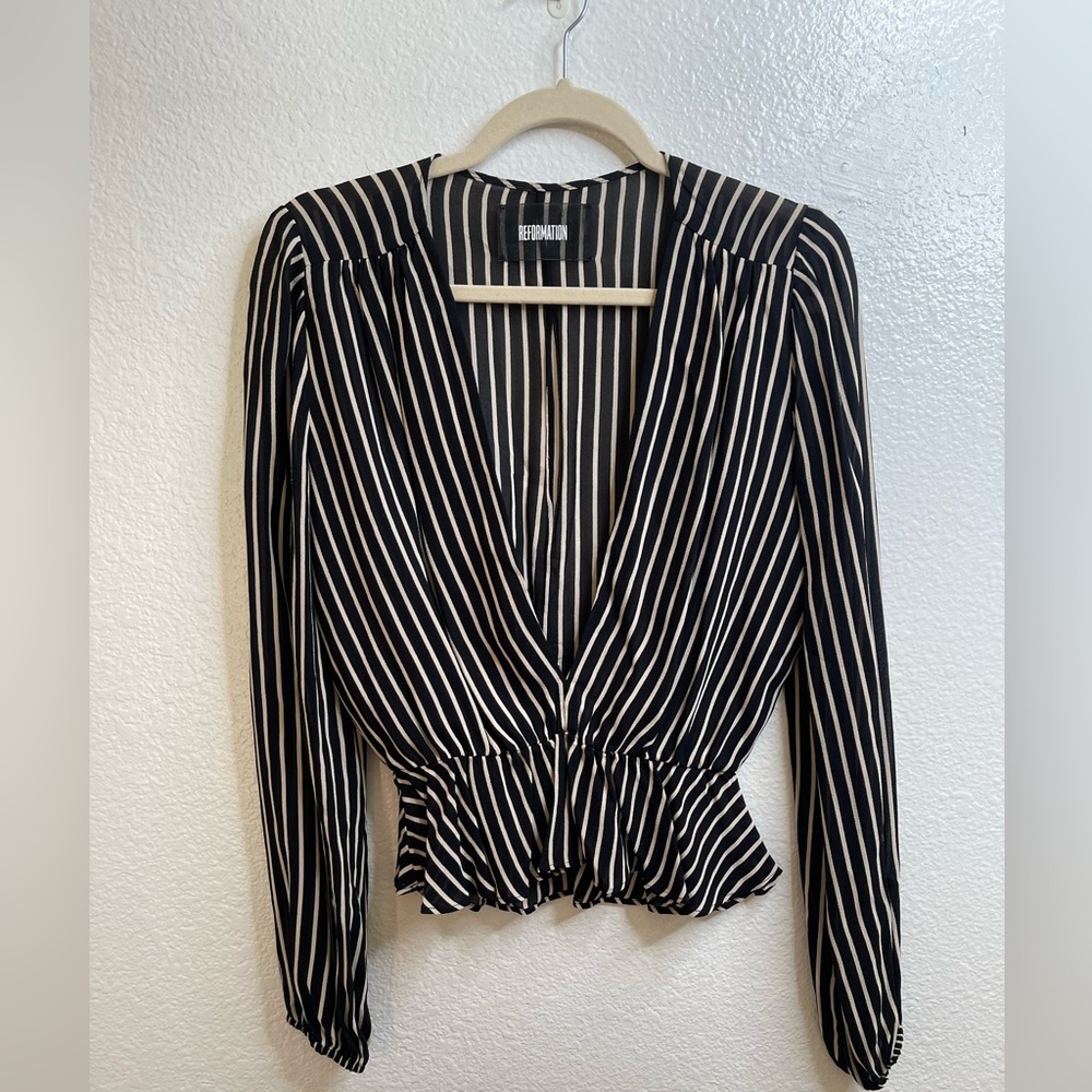 Reformation deep v, stripped blouse with elastic waist - Picture 4 of 16